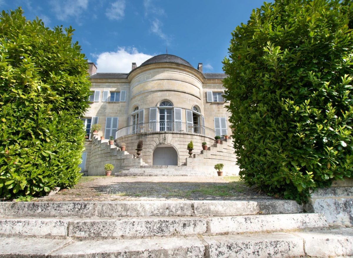 Chateau registered in the Additional inventory of historical monuments in Dordogne