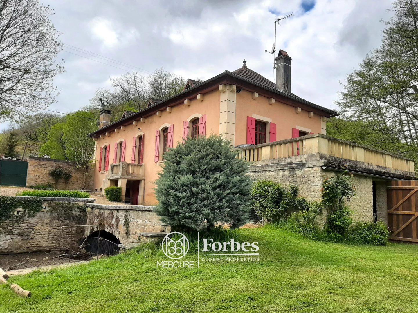 PROPRIETE DE CHARME SUR 1,26HA - 21090MHL