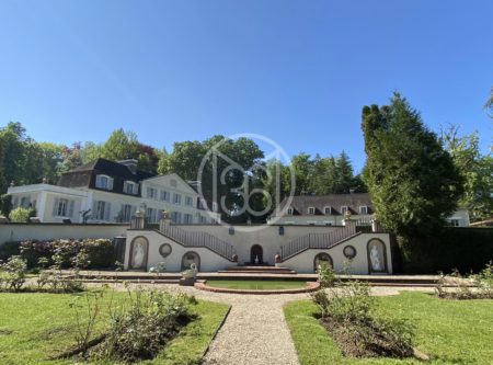 Late 18th century chateau set on approx. 13.5 hectares of parklands - 1730EL