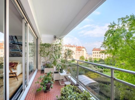 IN THE HEART OF CROIX-ROUSSE, BEAUTIFUL T4 WITH BALCONY - 4805LY