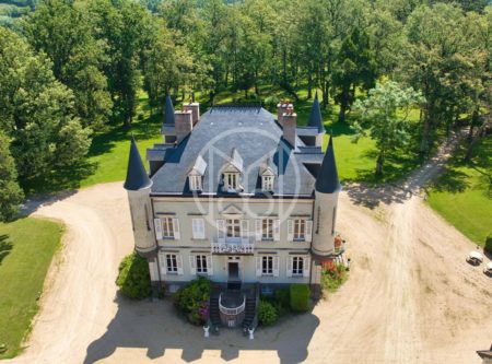 Centre of France – 18th century château set on 74 acres - 20836AU