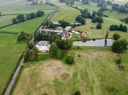 Domaine de 73 hectares libres avec château XIXe, bâtiments anciennement à usage d’accueil de public et activité de golf, maison indépendante… - 1706EL