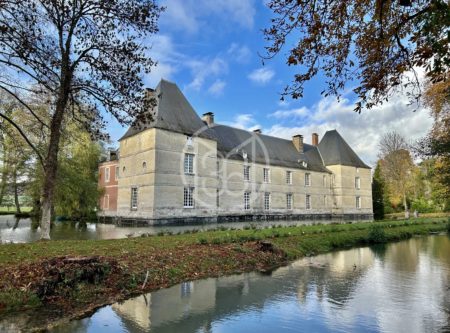 Château du XVIe siècle sur douves Parc 4ha Rivière Etang - 1708XFF