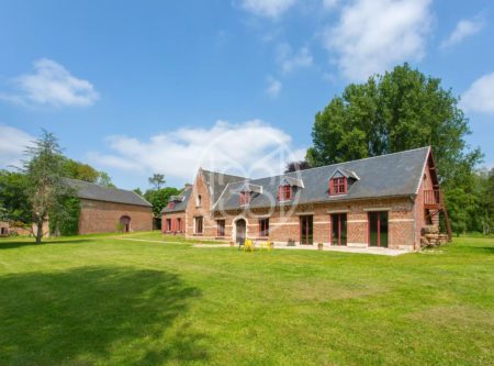 SOMME – VAST HOUSE, STABLE, BARN, POND AND 10HA PARK - 80589PI