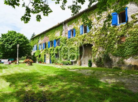 LOVELY PROPERTY – VIEWS OF VINEYARDS & THE PYRENEES - 9032TS