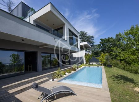 RILLIEUX-LA-PAPE NEW VILLA OF 240 M² WITH STUNNING VIEWS - 4818LY