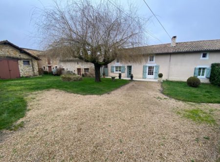 Old farmhouse to refurbish with outbuildings - 9830PO