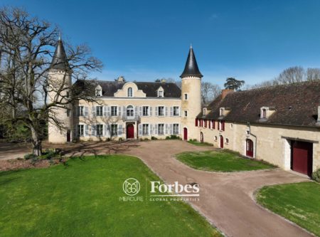 CHATEAU XIXe SUR 9,60 HECTARES DE PARC - 9868PO