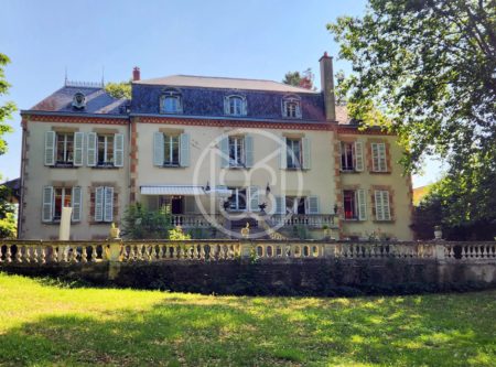 Allier – Renovated 19th century mansion with outbuildings and 4ha of land - 20536AU