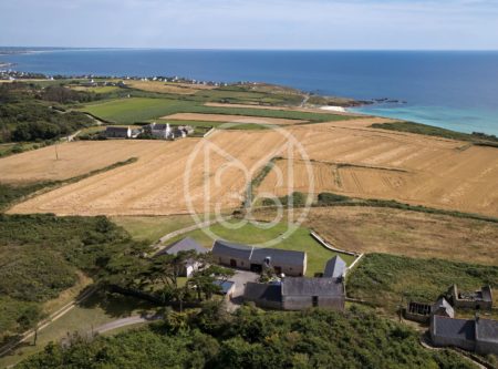 PRES  DE AUDIERNE – PROPRIETE AVEC VUE PANORAMIQUE SUR L’OCEAN - 20888BR