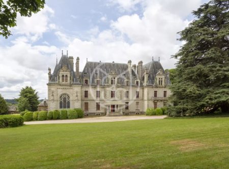 Brittany, listed chateau  with outbuildings - 20871BR