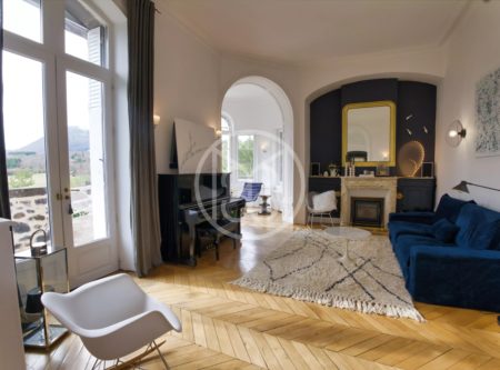 A 15min Place de Jaude, Manoir rénové de 240m², 6 chambres, vue imprenable. - 20678AU