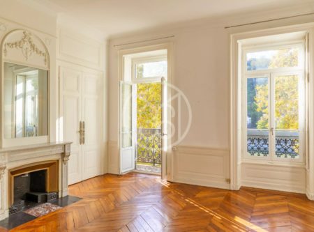 LYON 2ème – AINAY – Appartement de 150 m² avec balcon sur les quais de Saône - 4722LY