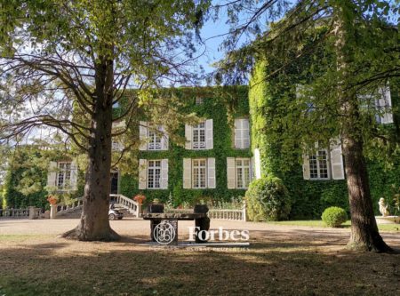 REMARQUABLE CHÂTEAU DU XVIIIème AUX PORTES DE CLERMONT-FERRAND NORD - 20635AU