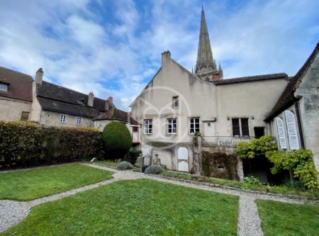 15th century canonical house with garden and direct view of Autun cathedral - 1684VA