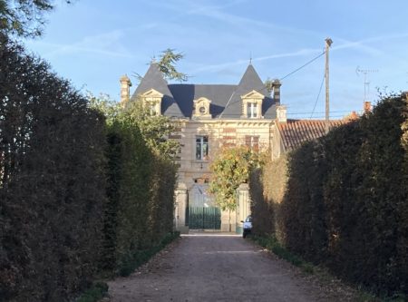 ATTRACTIVE MAISON DE MAITRE - 9600PO