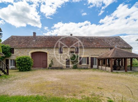 Morvan- Village house- Outbuilding- 4150m² of land - 1739MAC