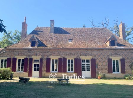 ALLIER, 30km DE MOULINS, MAISON IMH XVII-XVIIIème DE 220m² EN 7PIECES AVEC DEPENDANCES SUR TERRAIN DE 19 049m² - 20946AU