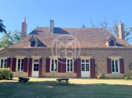 ALLIER, 30km DE MOULINS, MAISON IMH XVII-XVIIIème DE 220m² EN 7PIECES AVEC DEPENDANCES SUR TERRAIN DE 19 049m² - 20946AU