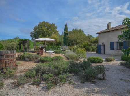 BEAUTIFUL RESTORED FARMHOUSE WITH SWIMMING POOL – LITTLE CAMARGUE BETWEEN MONTPELLIER AND NIMES - 19262LR