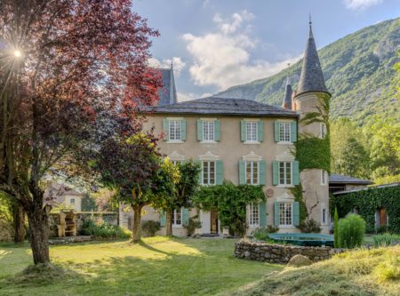 CHARMING 19TH CENTURY CHATEAU - 9025TS