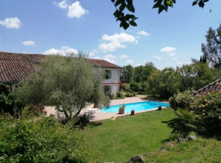 VAST PROPERTY ON THE OUTSKIRTS OF TOULOUSE - 8928TS