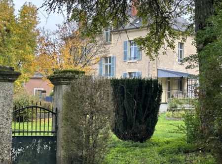 Maison de caractère avec dépendances et terrain de 6000m² délimité par une rivière - 20580CL