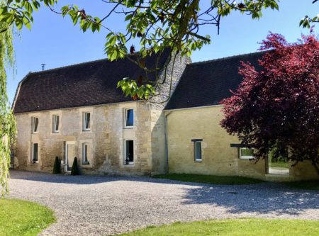 AU NORD DE CAEN – ENSEMBLE ENTIEREMENT RENOVE - 20144NO