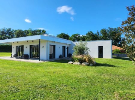 ALLIER, NEAR VICHY, BELLERIVE SUR ALLIER, LUXURIOUS VILLA 2018 OF 205 sqm IN 7 MAIN ROOMS. TERASA OF 2400 sqm. - 20833AU