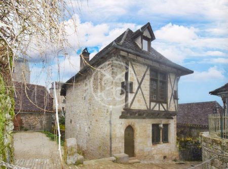 MEDIEVAL HOUSE IN A MAGNIFICENT VILLAGE - 8929TS