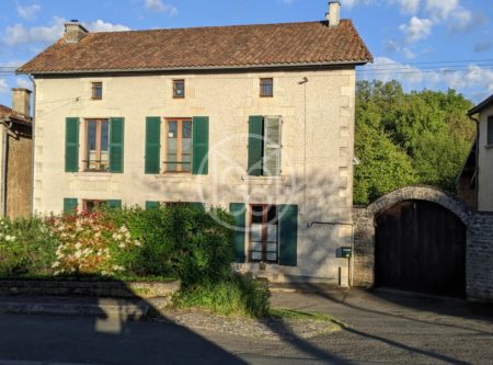 MAISON DE VILLAGE AVEC PISCINE - 10008PO