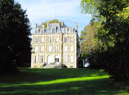 CHÂTEAU XIXe AVEC PARC CLOS ET PIECE D’EAU - 20558IF