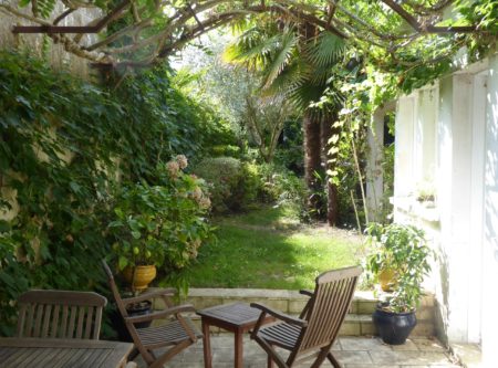 HOUSE WITH GARDEN IN SAINTES - 9776PO