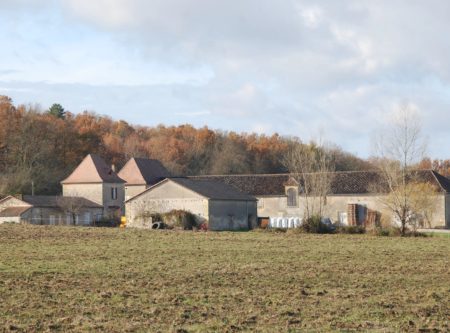 BEAUTIFUL ARCHITECTURAL COMPLEX – 40HA OF ROLLING COUNTRYSIDE - 900972bx