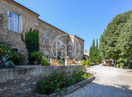 South of France – elegant manor house and outbuildings restored from the 18-th century – 3,5ha - 19548LR