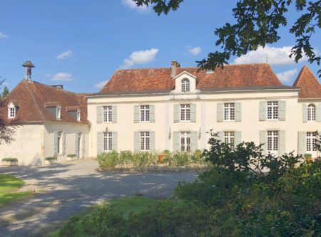 CHATEAU RESTAURE SUR PARC 7 HA – 15 MIN PAU - 901006bx