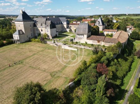 West of France, exceptional listed château - 10011PO