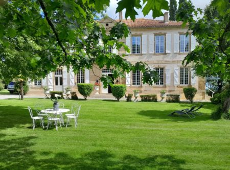 18TH-C CHATEAU – POOL – VIEW OF THE PYRENEES - 8622TS