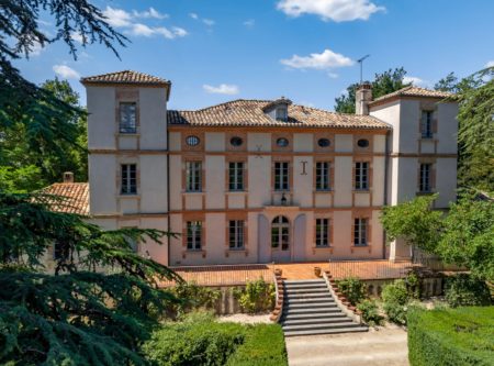 19TH CENTURY CHATEAU – OUTBUILDINGS & POOL - 8529TS