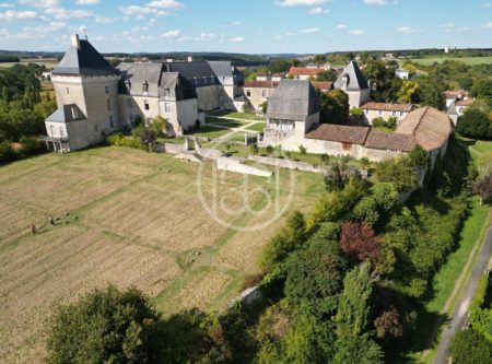 West of France, exceptional listed chateau - 10011PO