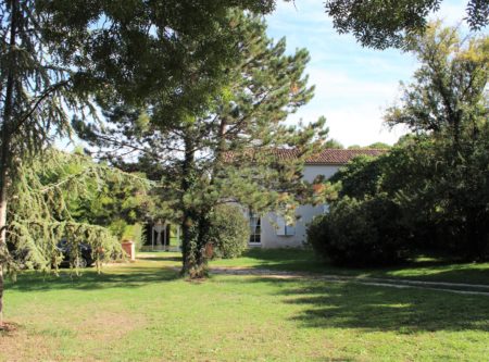 CHARACTER HOUSE NEAR LA ROCHELLE - 9795PO