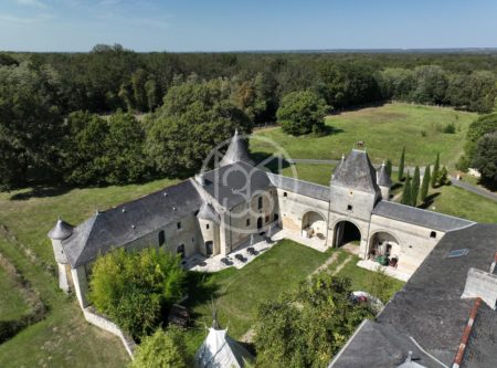 FORTERESSE IMH XIV-XVIIe de 575 m² - 9777PO