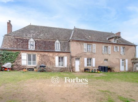 18th CENTURY TOWNHOUSE – GITE – OUTBUILDING – 5000SQM OF LAND - 20644CL