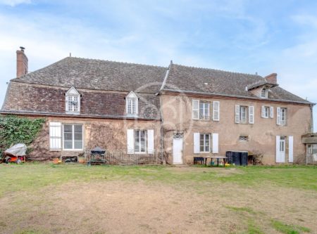 18th CENTURY TOWNHOUSE – GITE – OUTBUILDING – 5000SQM OF LAND - 20644CL