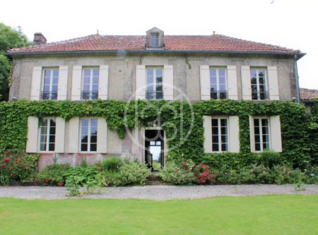 MAISON DE MAITRE AU COEUR DE LA NATURE - 9952PO