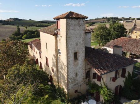 BEAUTIFUL CHATEAU WITH OUTBUILDINGS - 8941TS