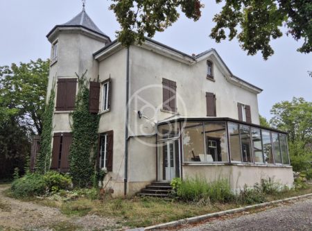 ECULLY – LE PERROLIER  – MAISON A RENOVER DE 260 M² habitables - 4833LY