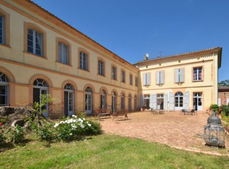 MAGNIFICENT 18TH-C CHATEAU – PARK & SWIMMING POOL - 8999TS