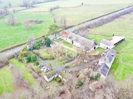 PROPERTY – NUMEROUS OUTBUILDINGS – 4 HECTARES - 20625CL