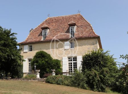 NEAR BERGERAC BEAUTIFUL HOUSE WITH SWIMMING POOL AND OUTBUILDINGS ON 2.2HA - 900888bx